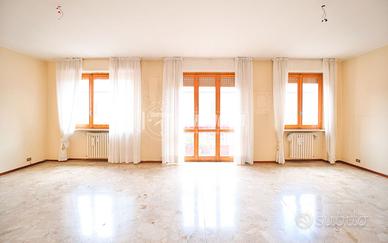 TRILOCALE CON DOPPI SERVIZI CORSO TORINO !!!