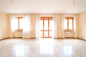 TRILOCALE CON DOPPI SERVIZI CORSO TORINO !!!