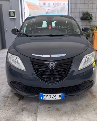 Lancia Ypsilon 1.2 69 CV 5 porte Gold