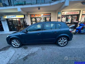 Opel Astra 1.9 16V CDTI 150CV 5 porte Cosmo