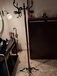 uomo morto in ottone