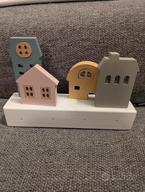 decorazione da parete in legno a forma di casette 