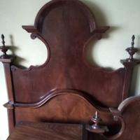 Camera da letto matrimoniale antica in noce