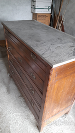 Cassettiera in stile montano con piano in pietra