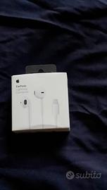 Apple Ear Pods con connettore Lightning