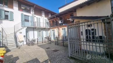 2 LOCALI A GASSINO TORINESE