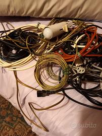 cavi elettrici stock