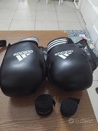 Guantoni con fasce per Kik Boxing 