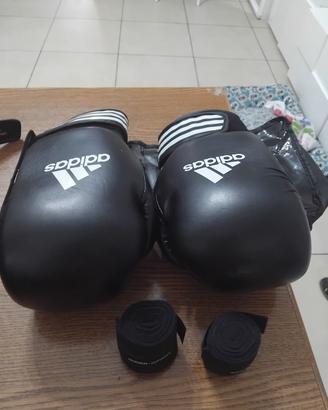 Guantoni con fasce per Kik Boxing 