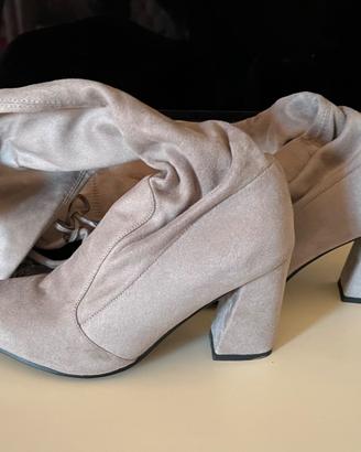 Stivali sopra il ginocchio QUTAA in camoscio beige