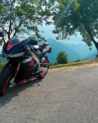 Aprilia RSV4 1100