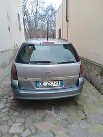 Opel Astra grigio metallizzato 1.7 CDTI  6 marce