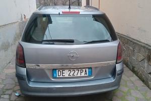 Opel Astra grigio metallizzato 1.7 CDTI  6 marce