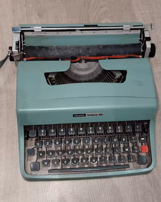 Macchina da scrivere olivetti lettera 32 vintage 