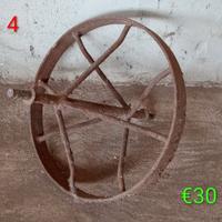 Ruota carriola in ferro antica