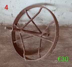 Ruota carriola in ferro antica
