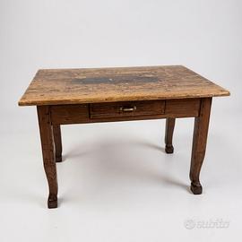 tavolo in legno. Vintage 