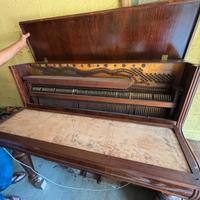 pianoforte con sgabello