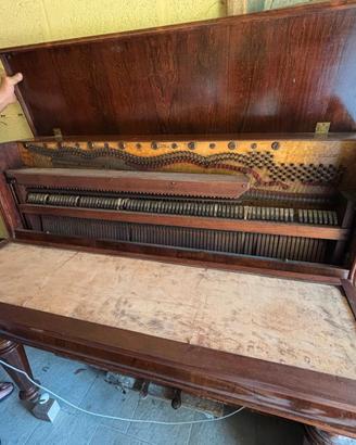 pianoforte con sgabello