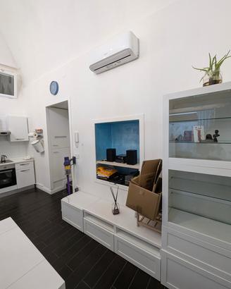 Parete attrezzata IKEA + vetrinetta