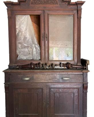 Vecchia credenza