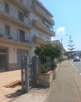 Locale commerciale su strada principale