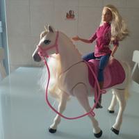 Barbie con cavallo bianco