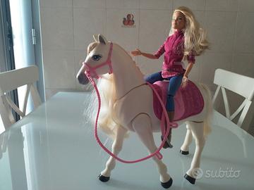 Barbie con cavallo bianco