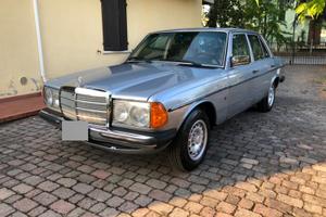 Mercedes w123 200