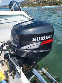 gommone con motore