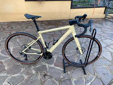Bici Gravel Focus Atlas 8.8