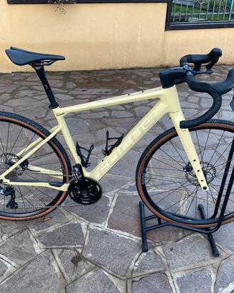 Bici Gravel Focus Atlas 8.8