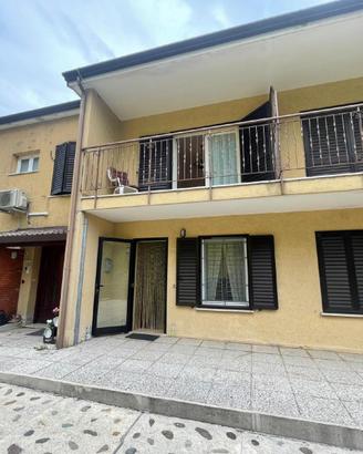 CASA A SCHIERA BICAMERE CON VISTA PANORAMICA