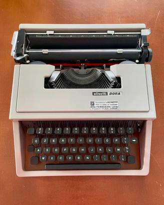 Macchina da scrivere vintage Olivetti Dora 1965