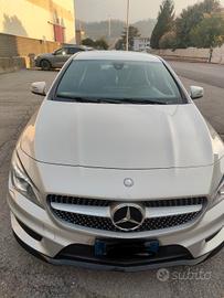 macchina Mercedes 