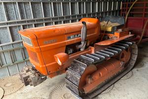 Trattore cingolato Fiat 455 con vanga, fresa ecc