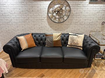 Divano con poltrone Chesterfield