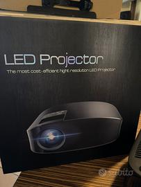 Proietore proffesionale completo di staffa