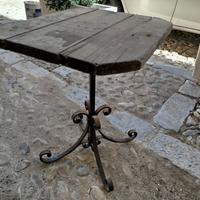 Tavolo antico con base in ferro battuto