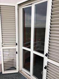 Zanzariera ad infisso