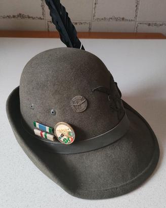CAPPELLO ALPINO orginale 1993 con medaglie, ecc