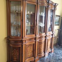 Vetrina tavolo sedie tavolino