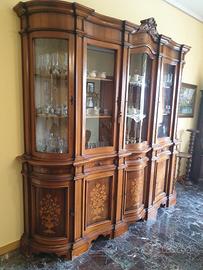 Vetrina tavolo sedie tavolino