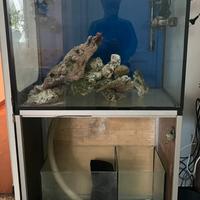 Acquario marino completo di mobile in alluminio