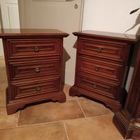 Set comodini in legno massello