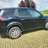 Mahindra XUV 500 AWD W8