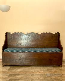 Antica cassapanca con schienale in legno massello