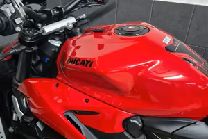 Ducati streetfighter V2