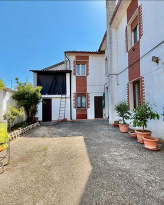 Casa Indipendente 4 camere, garage, cortile
