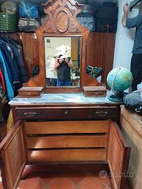 armadio con cassetti, specchio e cornice in legno